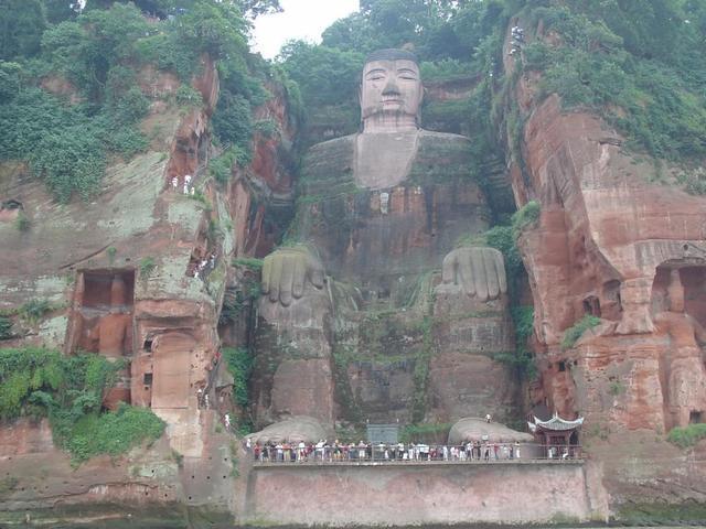 樂山大佛為何以屹立千年？又為何既不雙手合十也不打坐呢？