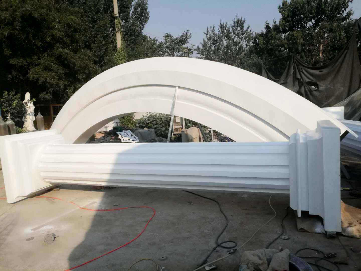 不銹鋼婚慶花柱及拱門(mén)雕塑完工(組圖)