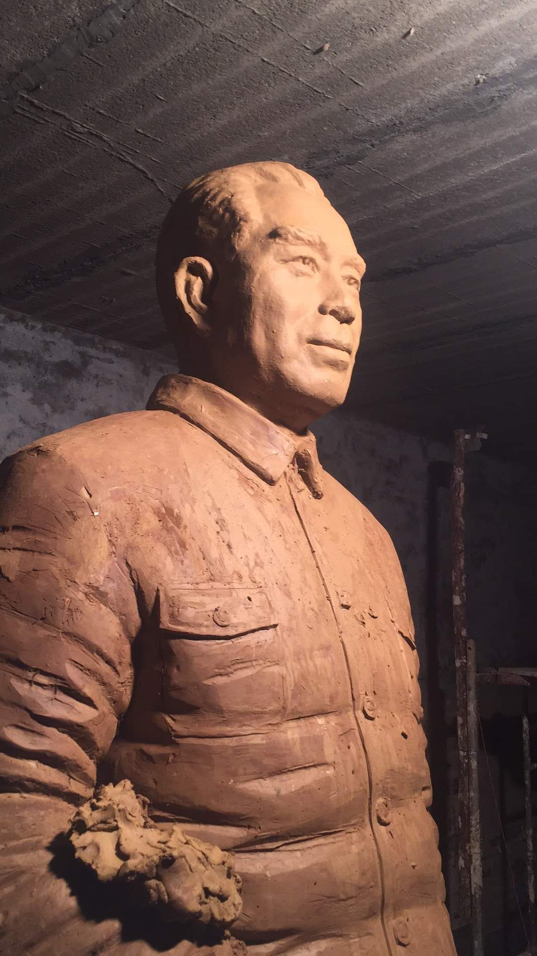 分享一下偉人像周恩來(lái)雕塑的泥稿